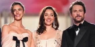Cannes - Aubrey Plaza erstmals auf rotem Teppich nach Tod von Ehemann