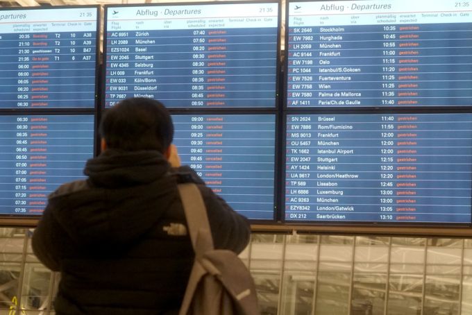 Flughafen Anzeigetafel Verspätung