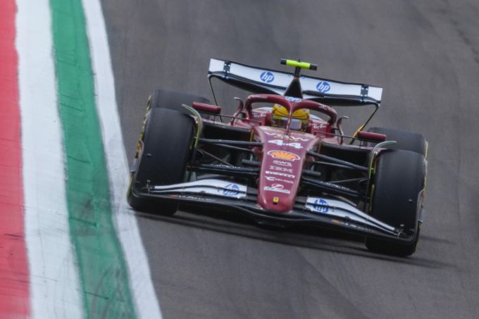 Lewis Hamilton (Ferrari) beim Imola-GP der Formel 1. Lewis Hamilton Ferrari Imola