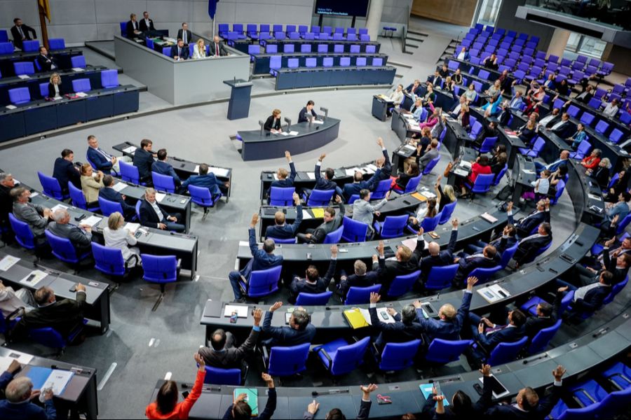 Bundestag Parlamentarier Abstimmung Corona