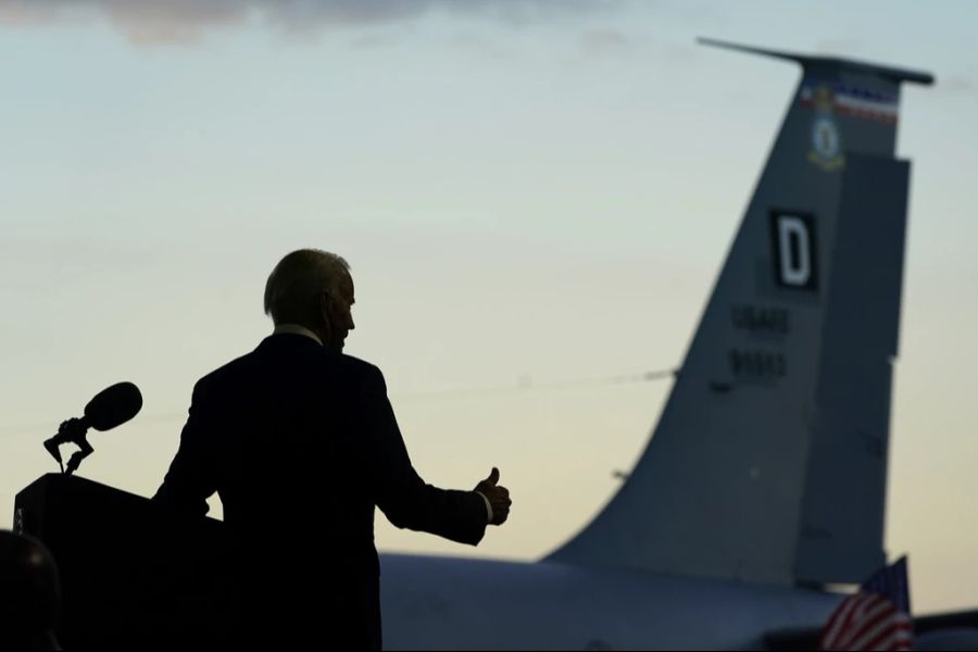 US-Präsident Joe Biden auf der Militärbasis in Suffolk.