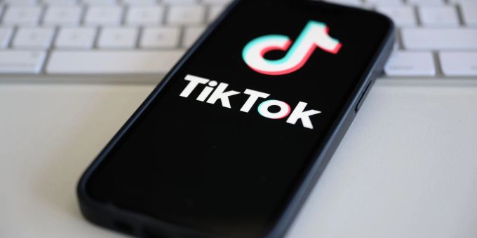 Der Zugang zur Kurzvideo-Plattform Tiktok soll in Albanien für ein Jahr lang gesperrt werden. (Symbolbild) Der Zugang zur Kurzvideo-Plattform Tiktok soll in Albanien für ein Jahr lang gesperrt werden. (Symbolbild)