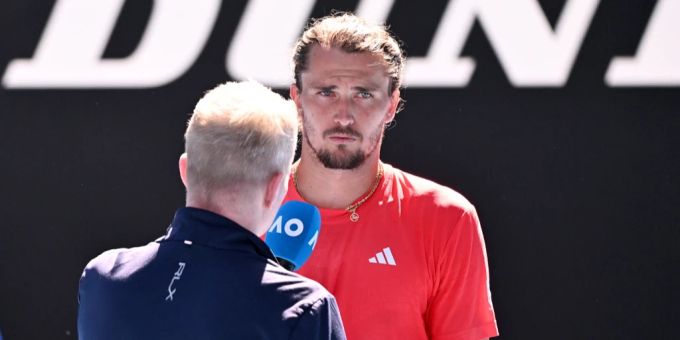 Im On-Court-Interview fordert Alexander Zverev die Zuschauer nach den Buhrufen gegen Djokovic zu mehr Respekt auf. australian open