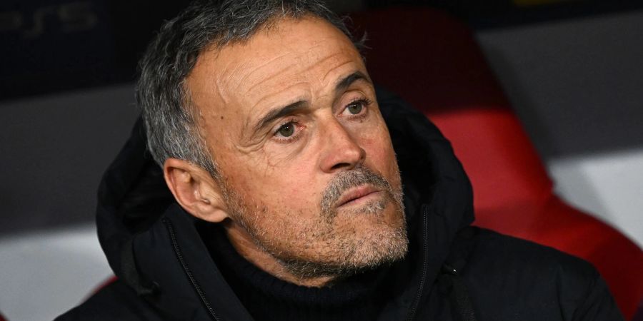 Luis Enrique bleibt Trainer bei Paris Saint-Germain.