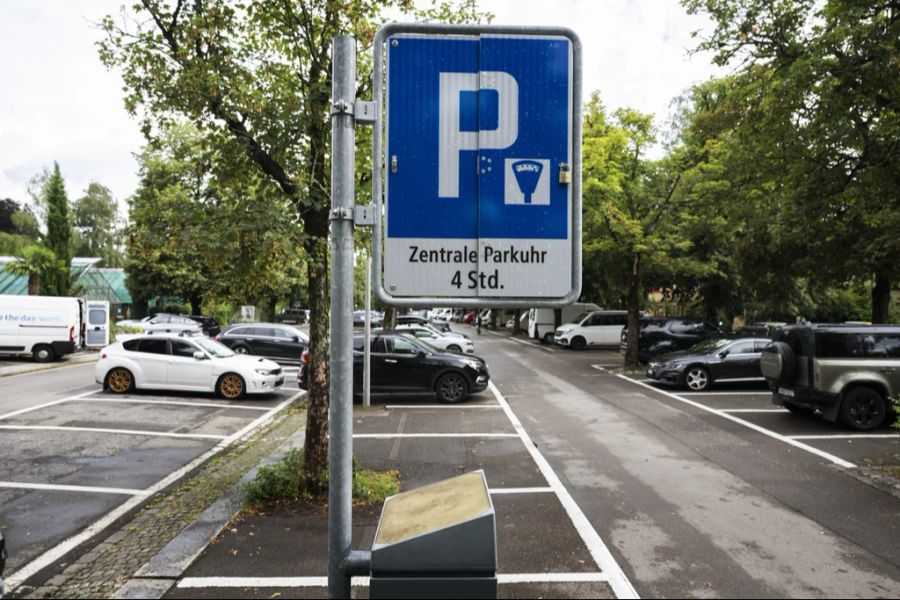 Die Firma Parkix führt in Horw LU die Parkplatzkontrollen durch. (Symbolbild)