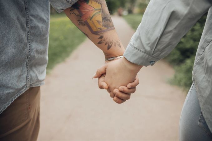 Die eigene Beziehung erfolgreich zu gestalten hängt auch davon ab, wieviel Freiraum man dem Partner lässt, er selbst zu sein. michaelangelo effekt phänomen beziehung langfristig
