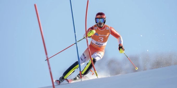 Auch im Slalom-Stangenwald kann Loïc Meillard überzeugen: Er gewinnt erneut. Loïc Meillard