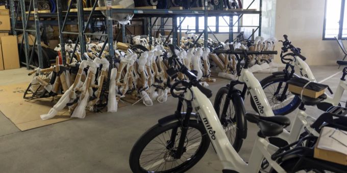Dienstrad statt Dienstwagen heisst es künftig für die Mitarbeitenden der Bundesverwaltung. Bundesverwaltung E-Bike Anschaffung