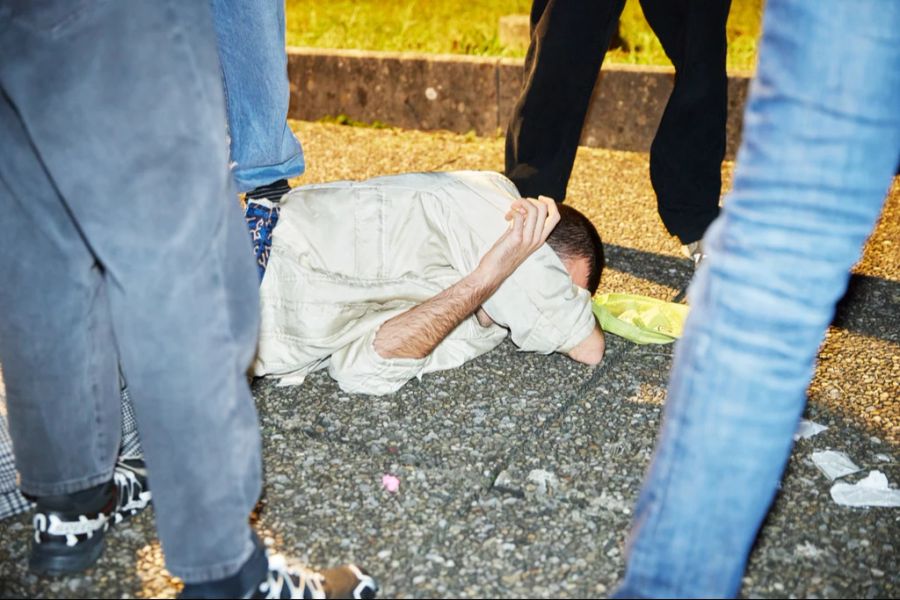 In Greifswald (DE) wurde nach einer Party-Nacht ein Polizist und sein Begleiter angegriffen und verprügelt. (Symbolbild)