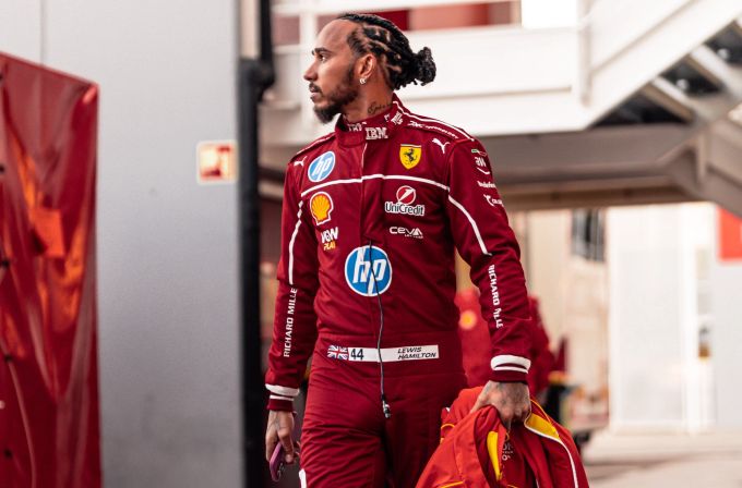 Lewis Hamilton bei den Ferrari-Testfahrten in Barcelona. Lewis Hamilton Ferrari Barcelona