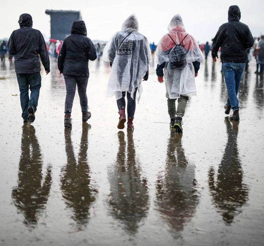 Die Ponchos sind beliebt, um an Festivals zu gehen.