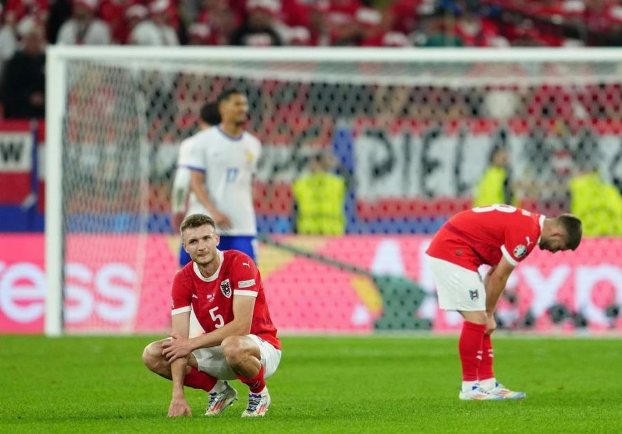 Dort mussten sie zusehen, wie ihr Team 0:1 gegen Frankreich verlor.