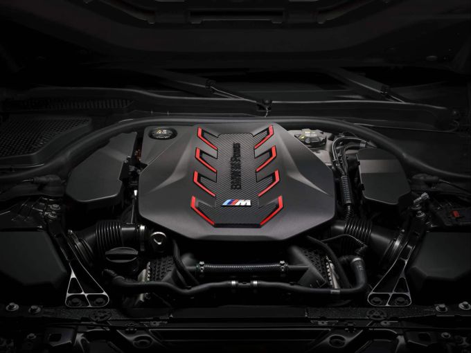 Der 4,4-Liter-B8-Biturbo bringt es mit E-Boost auf 727 PS und 1'000 Nm Der 4,4-Liter-B8-Biturbo bringt es mit E-Boost auf 727 PS und 1'000 Nm