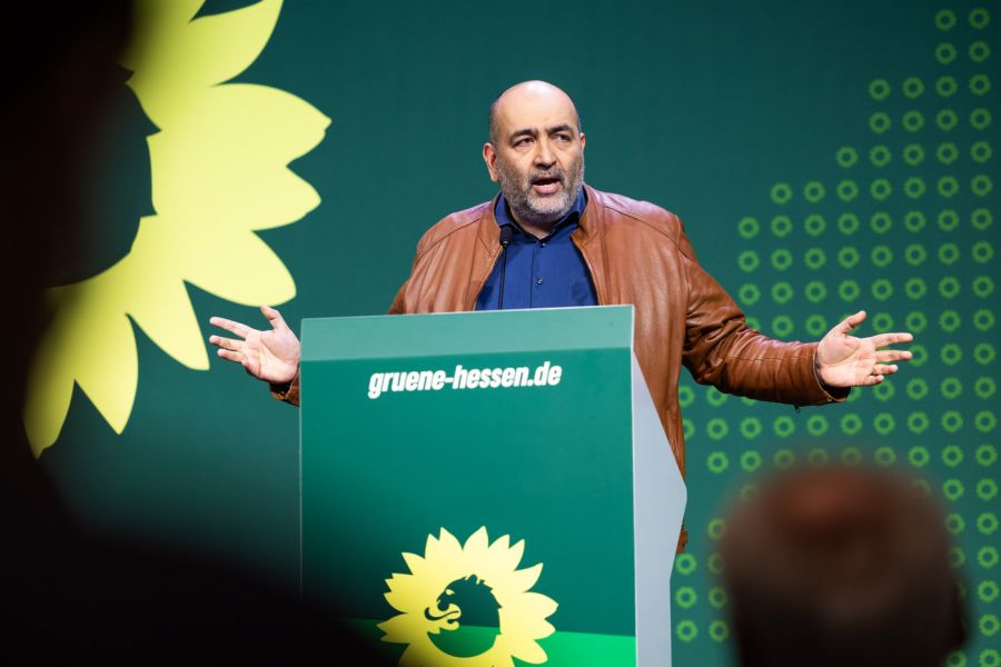 Der Grünen-Parlamentarier kritisiert eine mögliche Koalition zwischen seiner Partei, der SPD und der Linkspartei.