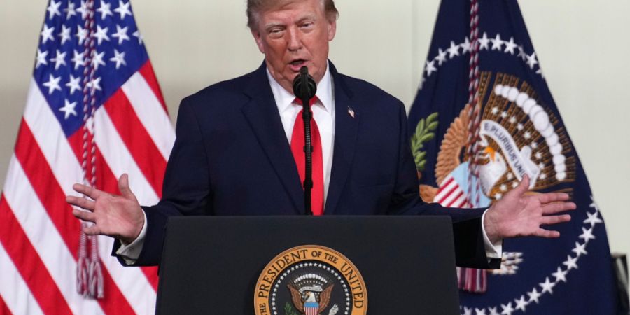 US-Präsident Donald Trump spricht bei Peterbilt Motors. Foto: Tony Gutierrez/AP/dpa