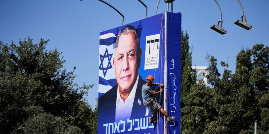 Wahlplakat in Jerusalem. Foto: Ohad Zwigenberg/AP/dpa