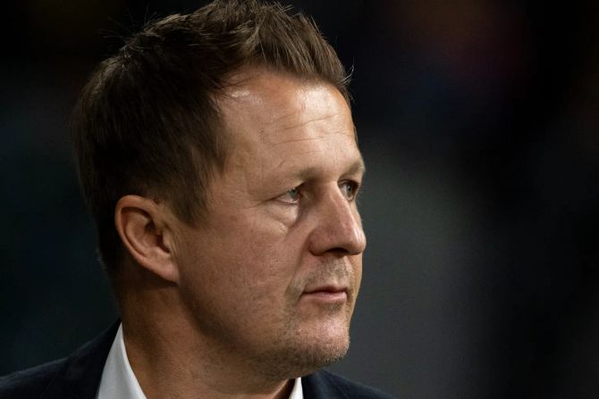YB