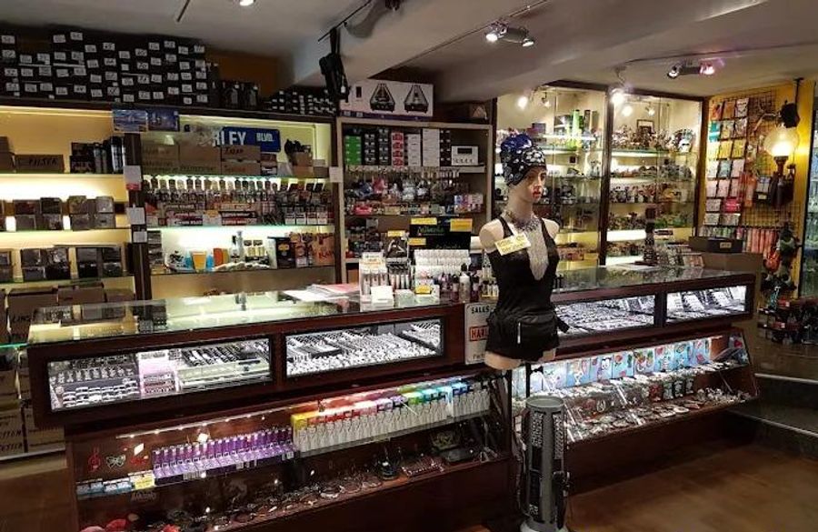 Im «Werners Head Shop» Zürich Limmatquai wird der Verkäufer immer wieder nach den Produkten gefragt.