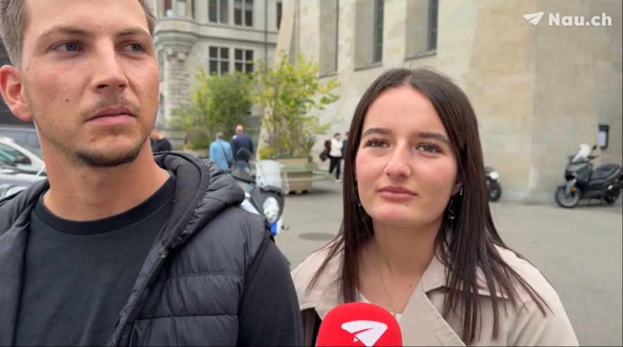 Andrea (22) und Chiara (18) finden beide, eine Vier-Tage-Woche sei optimal.