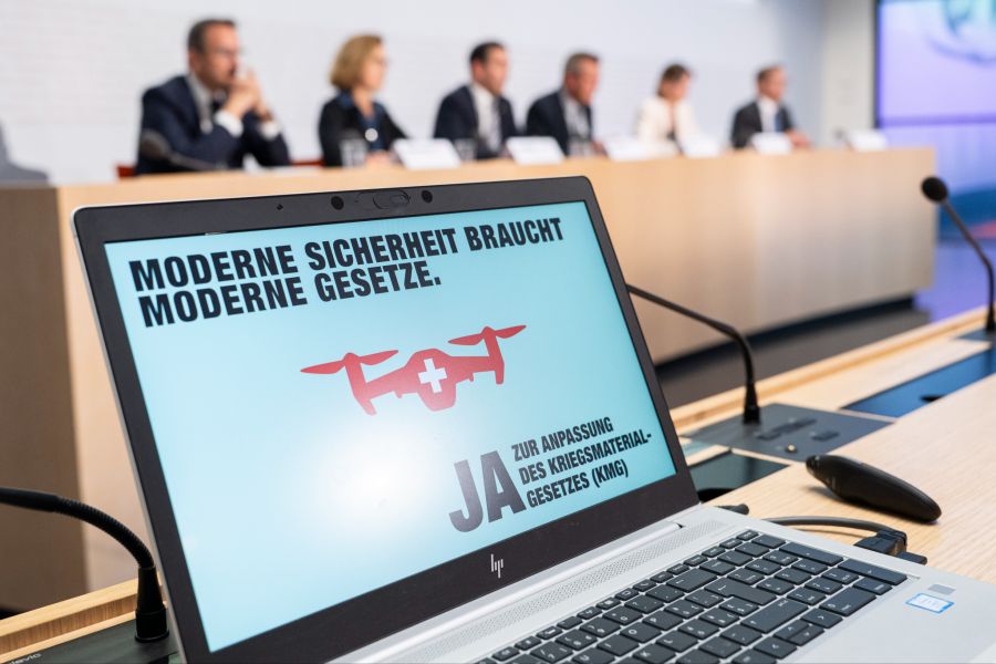 Die Studierenden monieren besonders, dass am Podiumsgespräch offen für ein Ja bei der Abstimmung zum Kriegsmaterialgesetz geworben wurde.