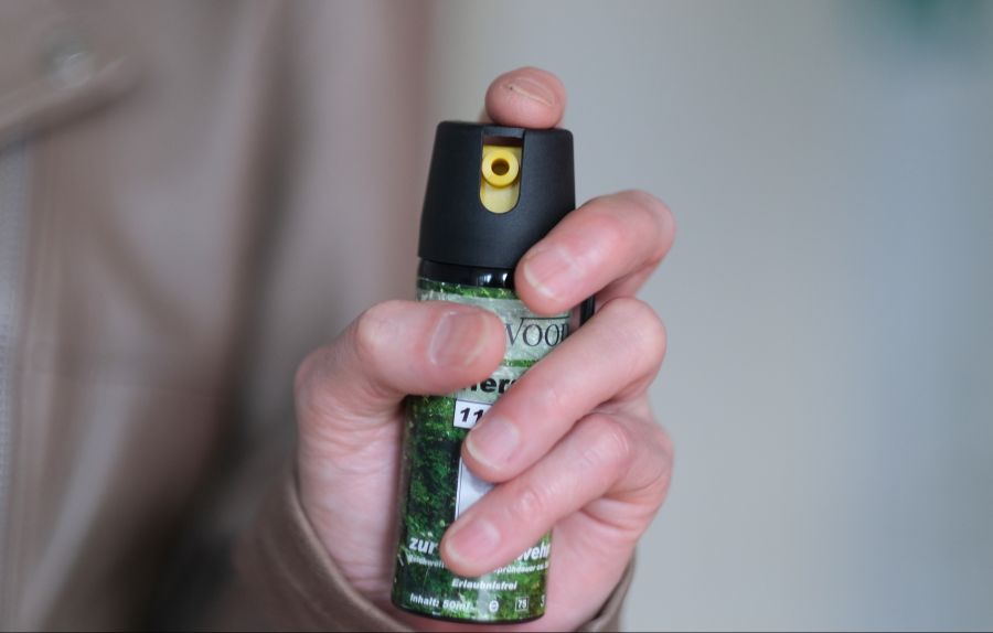 In Chemnitz wurden zwei Frauen von Kindern und Jugendlichen mit Pfefferspray verletzt.