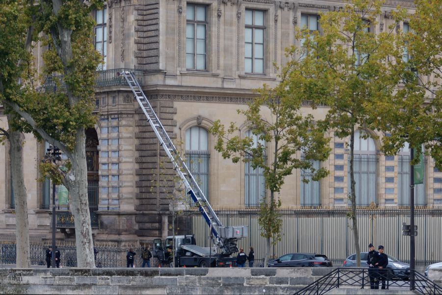 Über diese Leiter stiegen die Diebe damals ins Museum ein und stahlen wertvollen Schmuck aus dem Louvre.