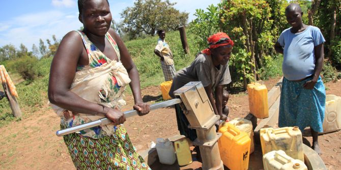Frauen Pumpe Afrika Plastikbehälter