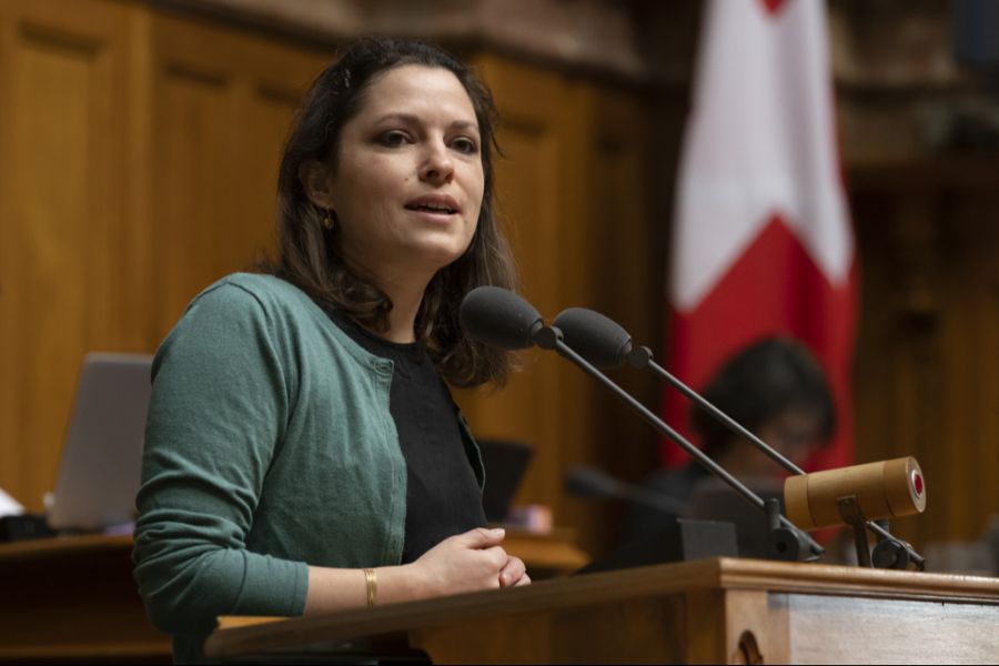 SP-Nationalrätin Mattea Meyer und FDP-Nationalrat Hans-Peter Portmann sind fast gleich lang im Nationalrat.