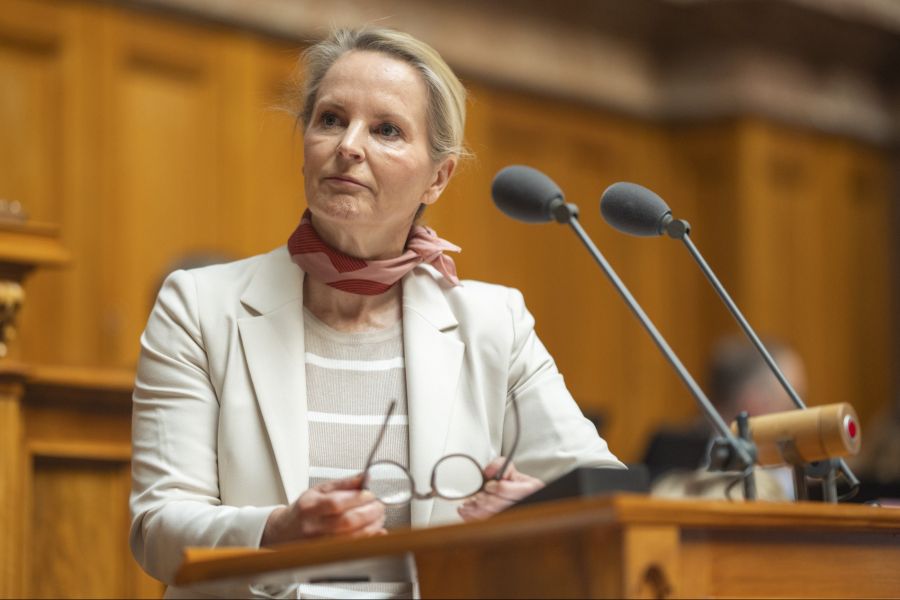 Nicole Barandun, Mitte -Nationalrätin und Präsidentin des Zürcher Gewerbeverbandes kritisiert, dass die Unternehmen mit ihren Steuern eine Verwaltung finanzieren, die sie konkurriert.