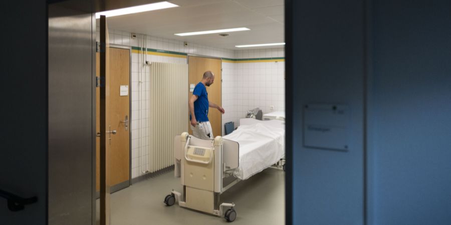 Schätzungen zufolge führen unerwünschte Ereignisse in Schweizer Spitälern jährlich zu über 2000 Todesfällen. (Symbolbild)