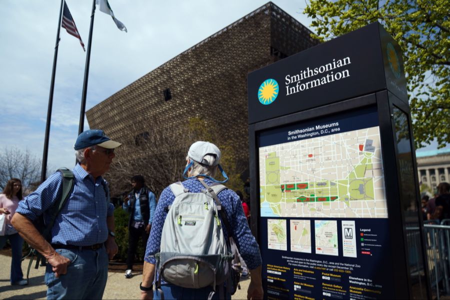 Die Smithsonian Institution äusserte sich zunächst nicht zu Trumps Post.