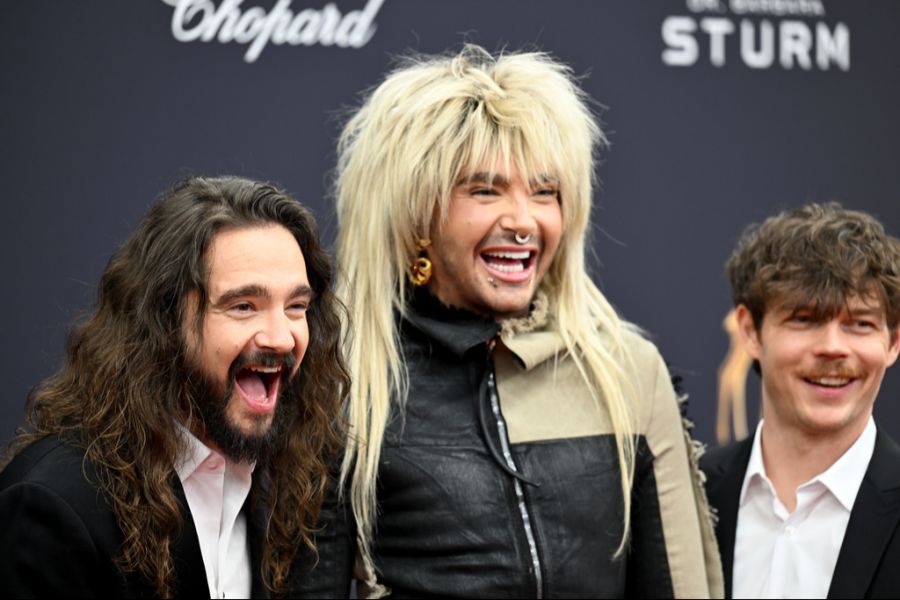 Bill Kaulitz (M) begeistert mit seinem Look beim Bambi.