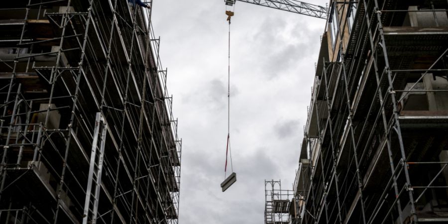 Die Stadt Zürich kann im kommenden Jahr 600 Millionen Franken für den Kauf von Grundstücken und alten Liegenschaften ausgeben. So soll günstiger Wohnraum entstehen. Für SVP und FDP...