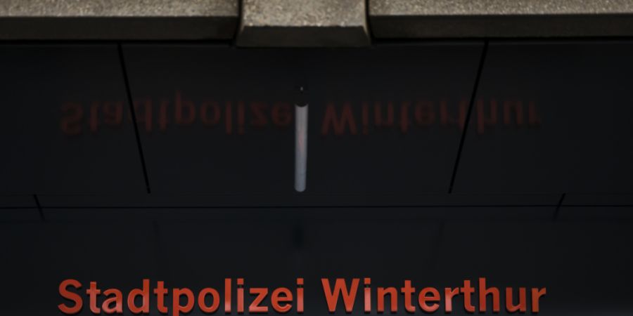 Die Stadtpolizei Winterthur nahm sechs Personen wegen Urkundenfälschung und Täuschung der Behörden fest. (Symbolbild)