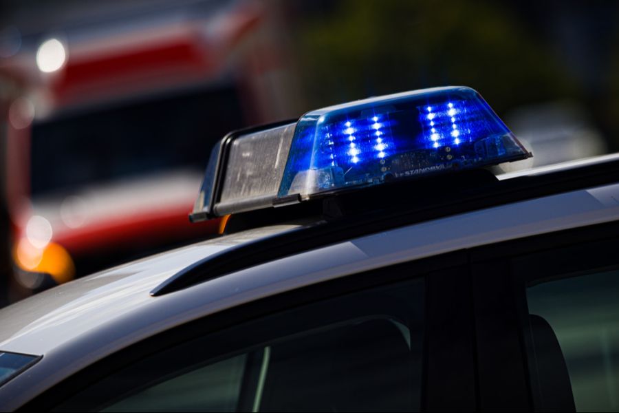Wegen des dauernden Klingelns riefen sie die Polizei.