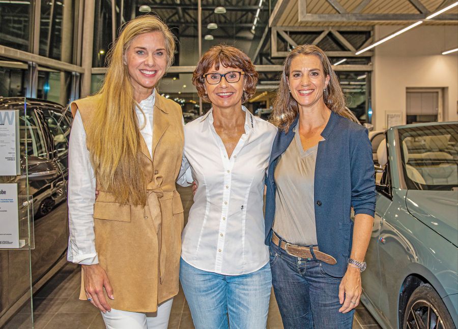 Corinne Bühler (Mitte), Geschäftsleitung Garage R. Bühler AG