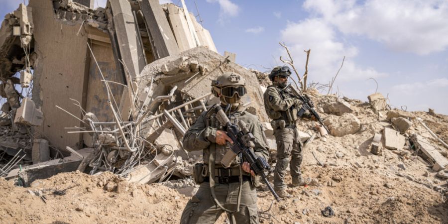 ARCHIV - Israelische Soldaten im Süden des Gazastreifens (Archivbild). Foto: Ilia Yefimovich/dpa