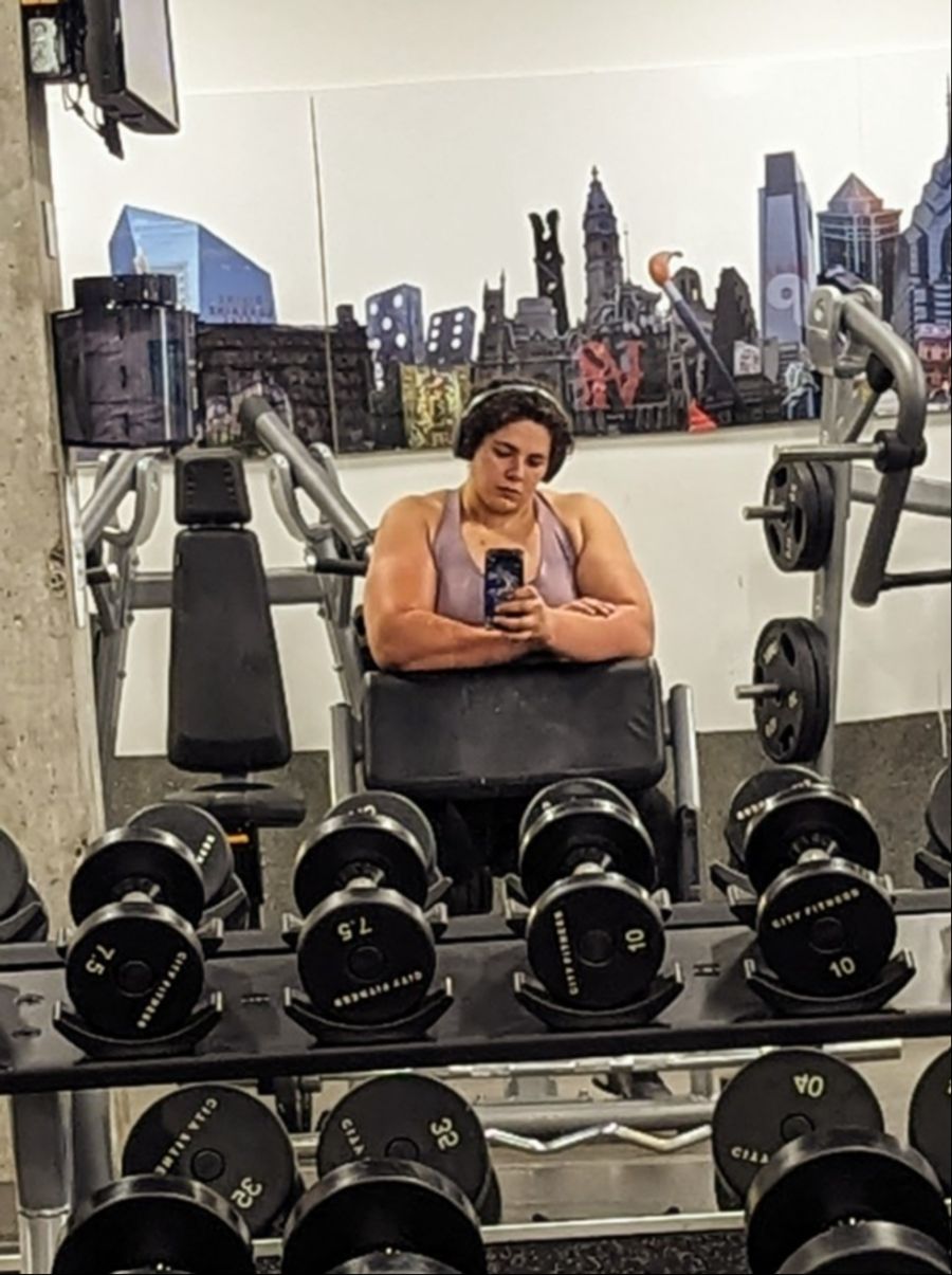 Jammie Booker ist eine Fitnesstrainerin, die angeblich 1,95 Meter gross ist und 180 Kilogramm wiegt.