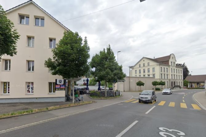 Reinach Erotikgewerbe Puff Schulhaus