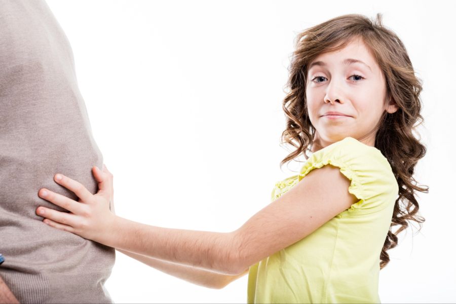Mädchen Vater dicker Bauch