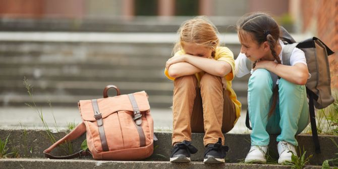 Schülerin, Freundinnen, Trost, traurig