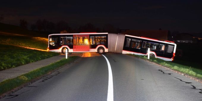 Der Bus blieb quer auf der Strasse stehen. Luzern