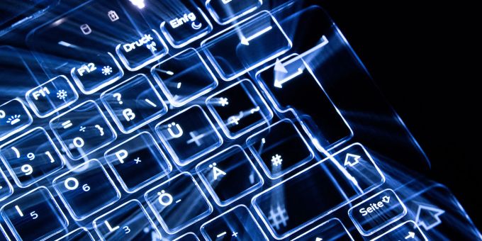 Verbraucher fürchten, dass Online-Betrug im Zuge von Künstlicher Intelligenz schwerer zu erkennen sein wird (Archivfoto) KI