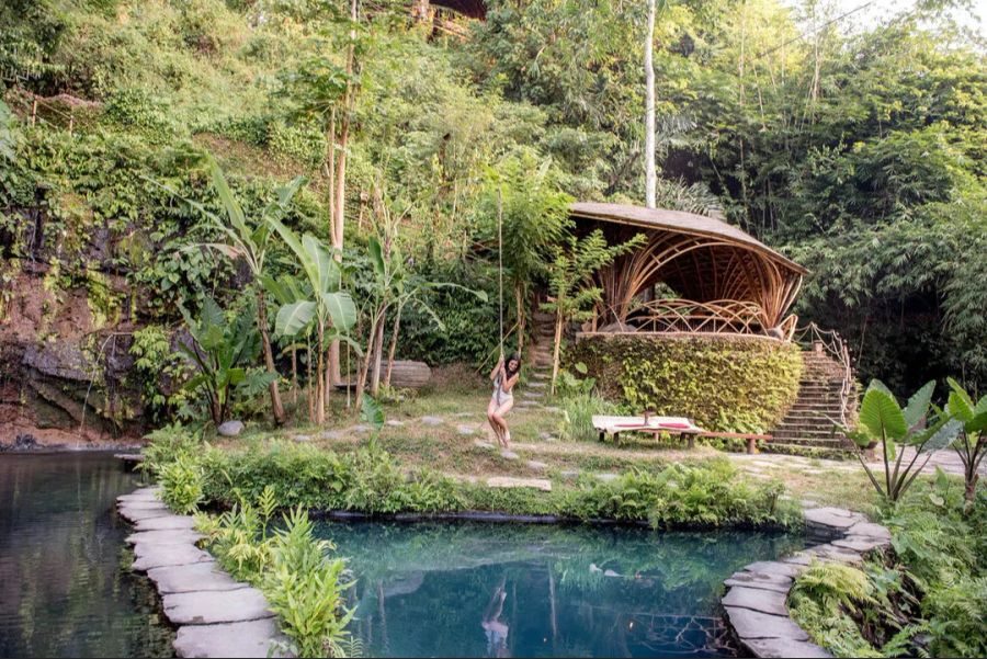 Das Luxus-Ökoresort Bambu Indah auf der balinesischen Insel Ubud in Indonesien zählt auch zu den Traumdestinationen 2024.