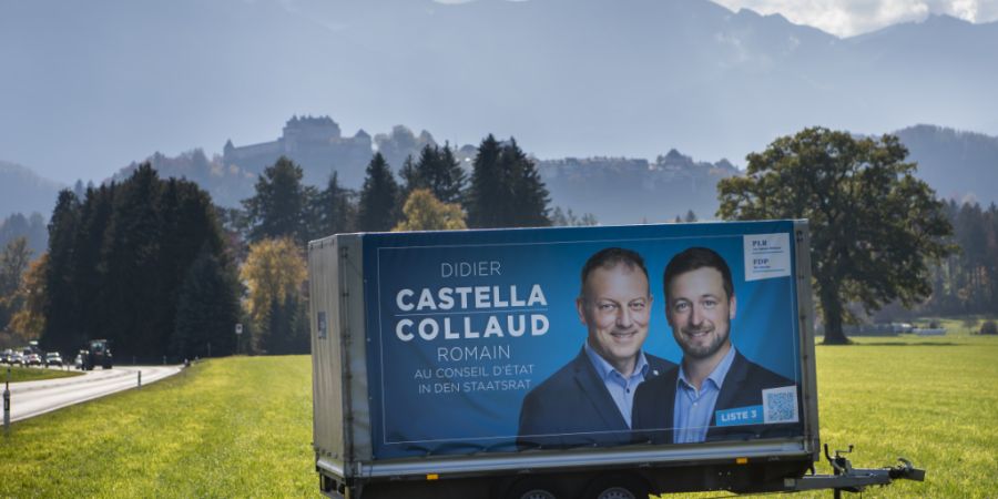 Didier Castella, links auf einem Plakat aus dem Jahr 2021, und Romain Collaud werden die Freiburger FDP bei den Kantonswahlen im November auf der Liste der Mitte-Rechts-Koalition vertre...