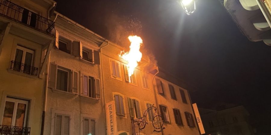 24 Menschen mussten beim Brand in Châtel-St-Denis FR evakuiert werden.