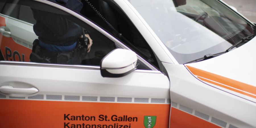 Die Kantonspolizei St. Gallen rückte am Samstagabend zu einem Unfall in die Flumserberge aus. (Symbolbild)