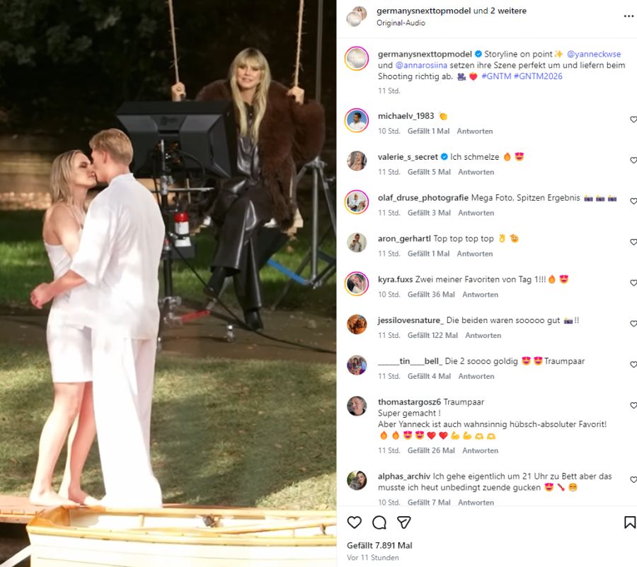 Heidi Klum schaut beim Fotoshooting von Anna und Yanneck genau zu.