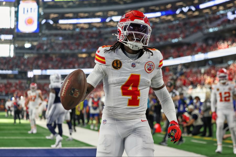 Es handelt sich um Rashee Rice, Wide Receiver der Kansas City Chiefs in der NFL.