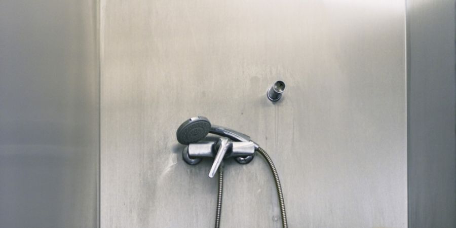 An der Unterkunft für Schutzsuchende in der Gemeinde Schwyz sind dringende Sanierungsmassnahmen an den Sanitäranlagen notwendig. (Symbolbild)